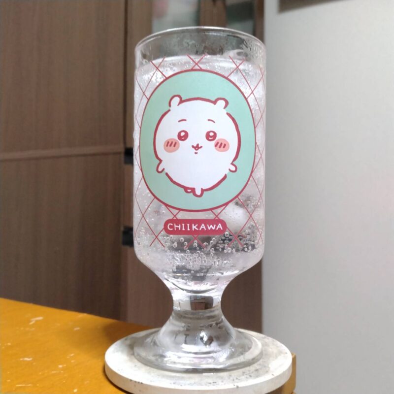 グラスに注いだサントリーほろよい〈和梨スカッシュサワー〉