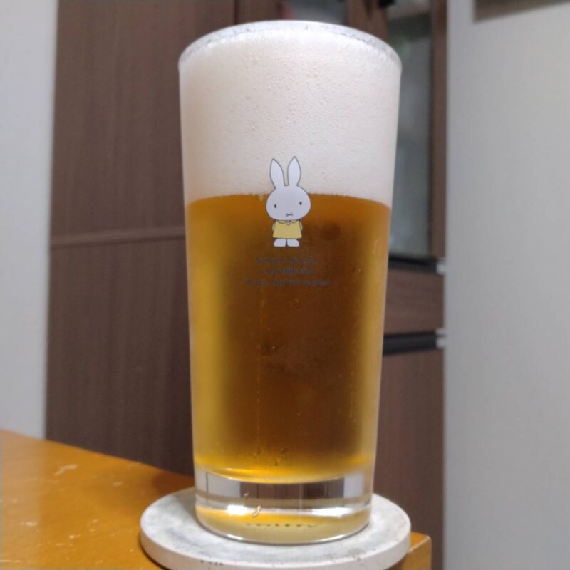 グラスに注いだ業務スーパー颯碧の旨味