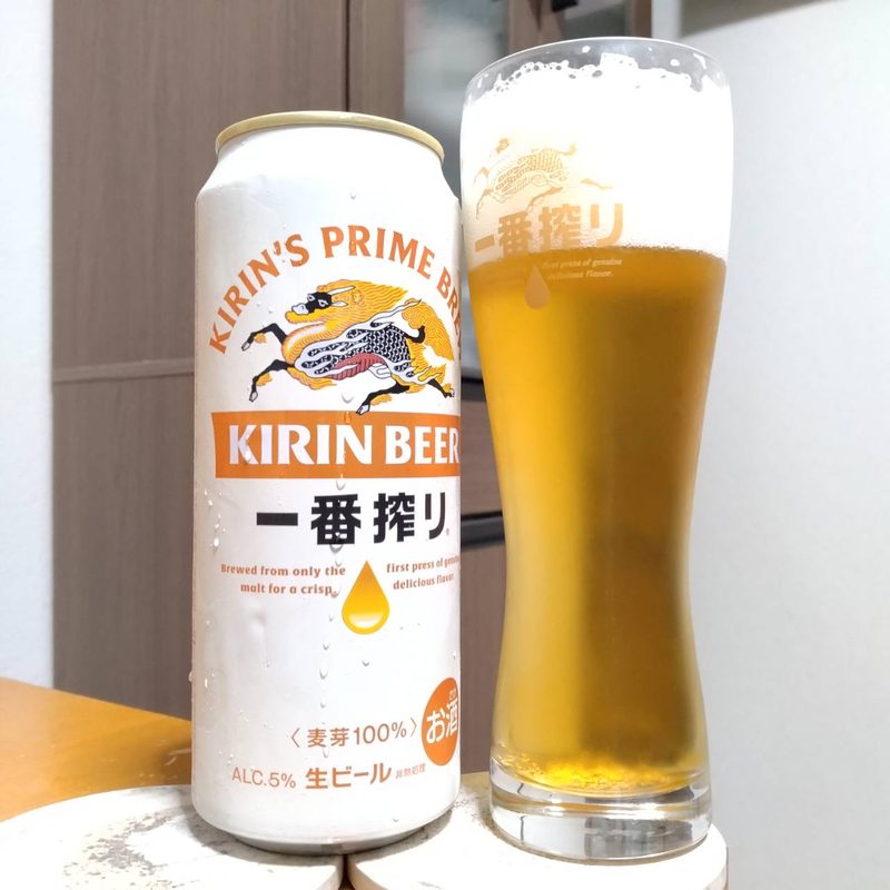 キリン一番搾り生ビール旧版とグラスに注いだキリン一番搾り生ビール