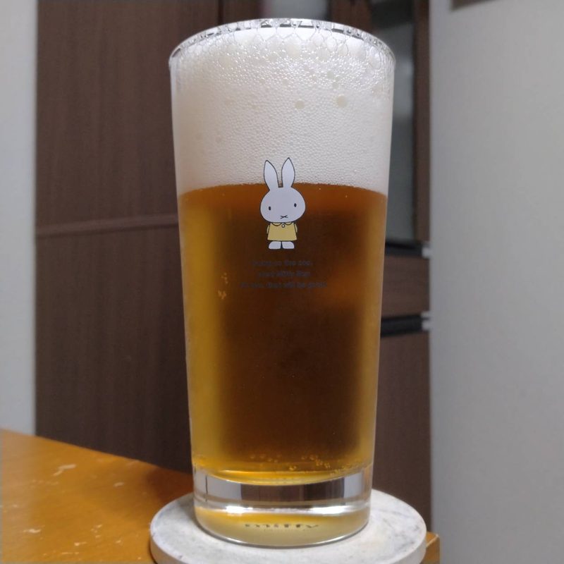 グラスに注いだセブンプレミアムラガービール