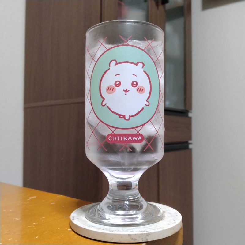 グラスに注いだサントリーこだわり酒場のレモンサワー(その1)