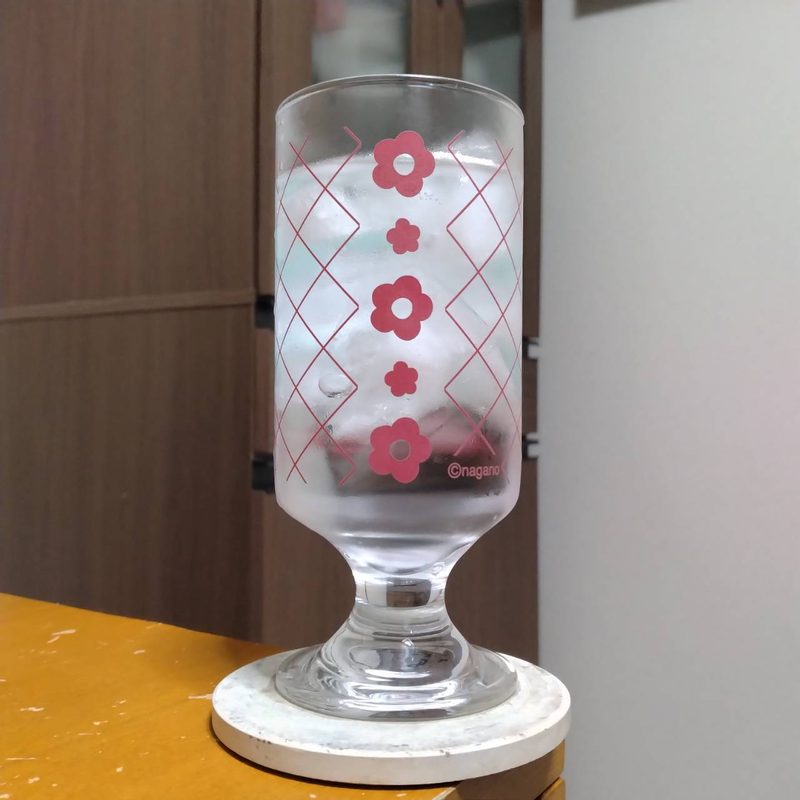 グラスに注いだサントリーこだわり酒場のレモンサワー(その2)